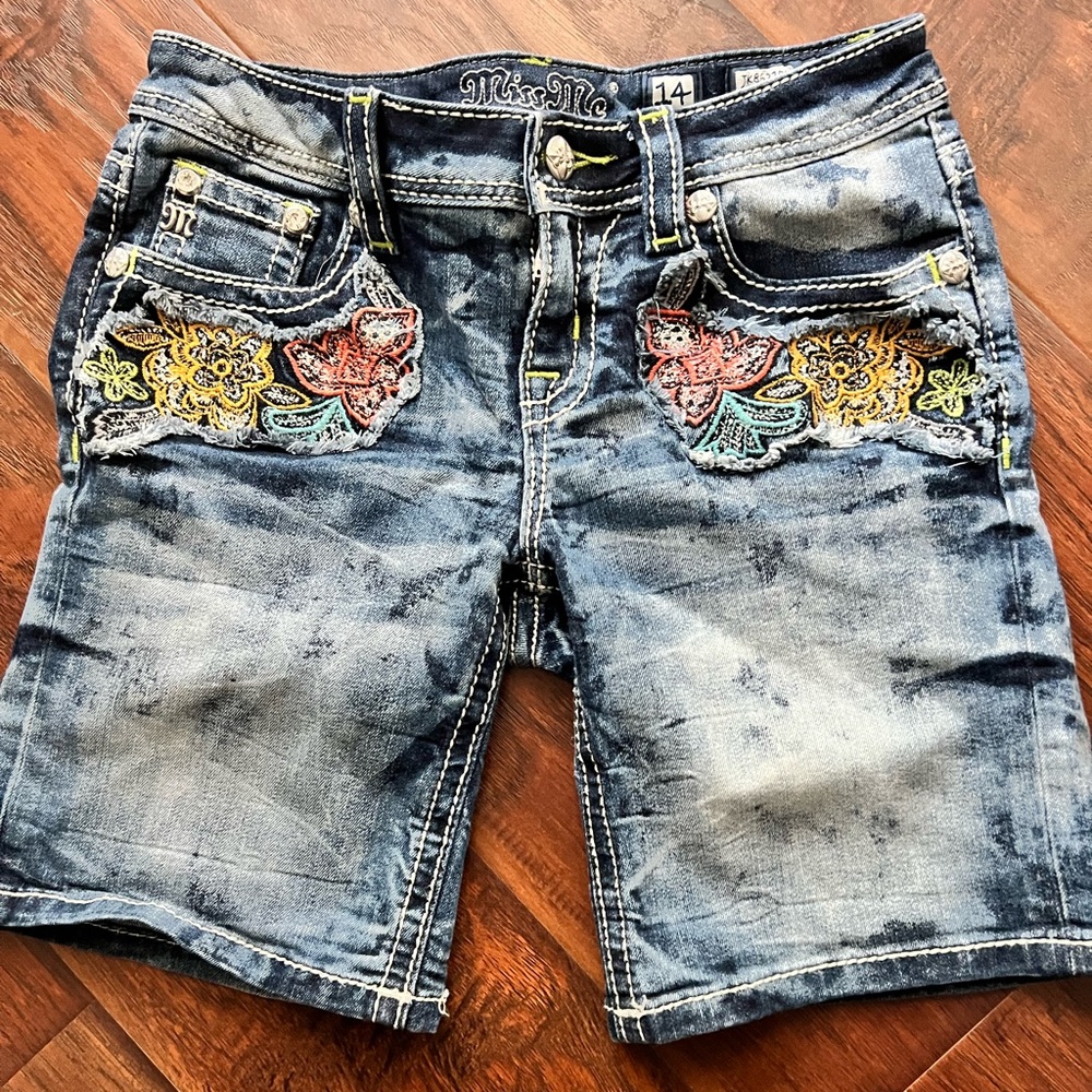 Miss Me girls embroidered mid shorts sz 14